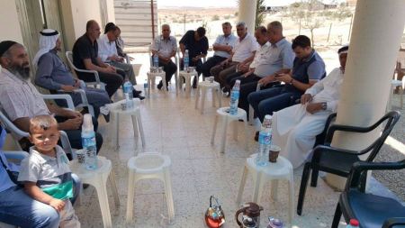 قضية واحدة قلب واحد نتعاون نتقاسم الصعاب ونواجه سوية التحدي والازمات. 